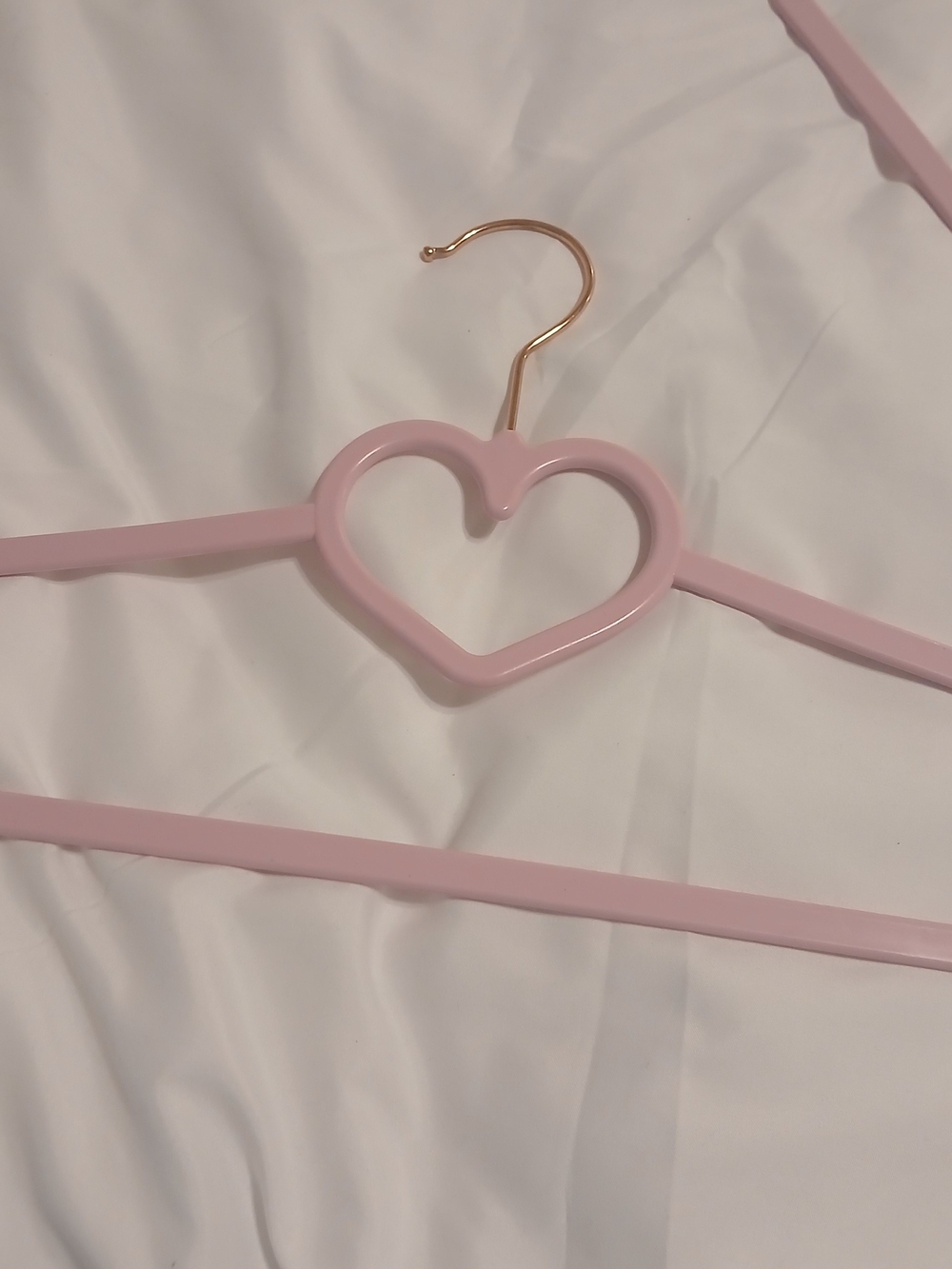 Heart-Shaped Light Pink Thin Plastic Hanger with Gold Hook- Set of 20